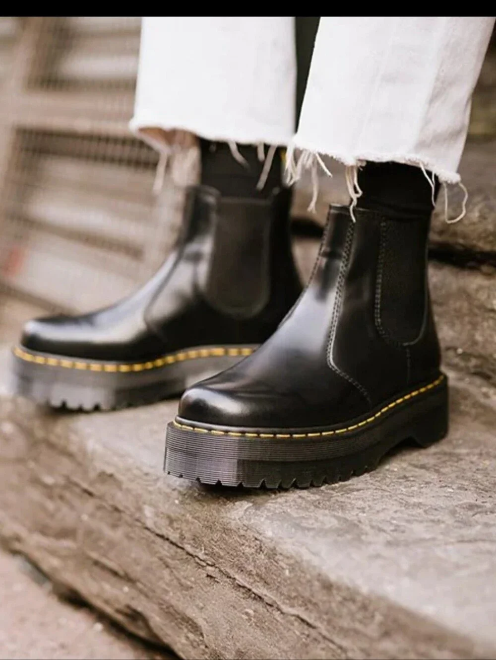 Dr. Martens 2976 Quad Smooth Leather Platform Chelsea Boots Unisex US L 7 M 6